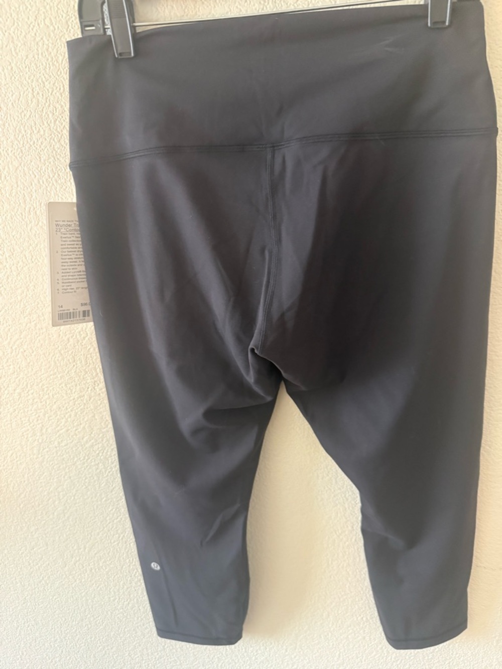 NWT Lululemon Black Cropped Leggings - Picture 5 of 7